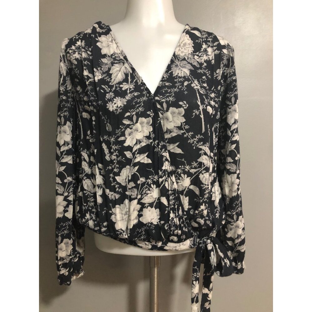 Lucky Brand V Neck floral wrap blouse size XS